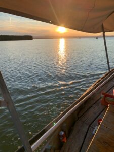 ¿Cuál es la mejor época para visitar la Albufera de Valencia? La Albufera cambia con las estaciones y ofrece paisajes completamente diferentes según la época en la que la visites, convirtiéndose en un destino perfecto para disfrutar de la naturaleza en cualquier mes.